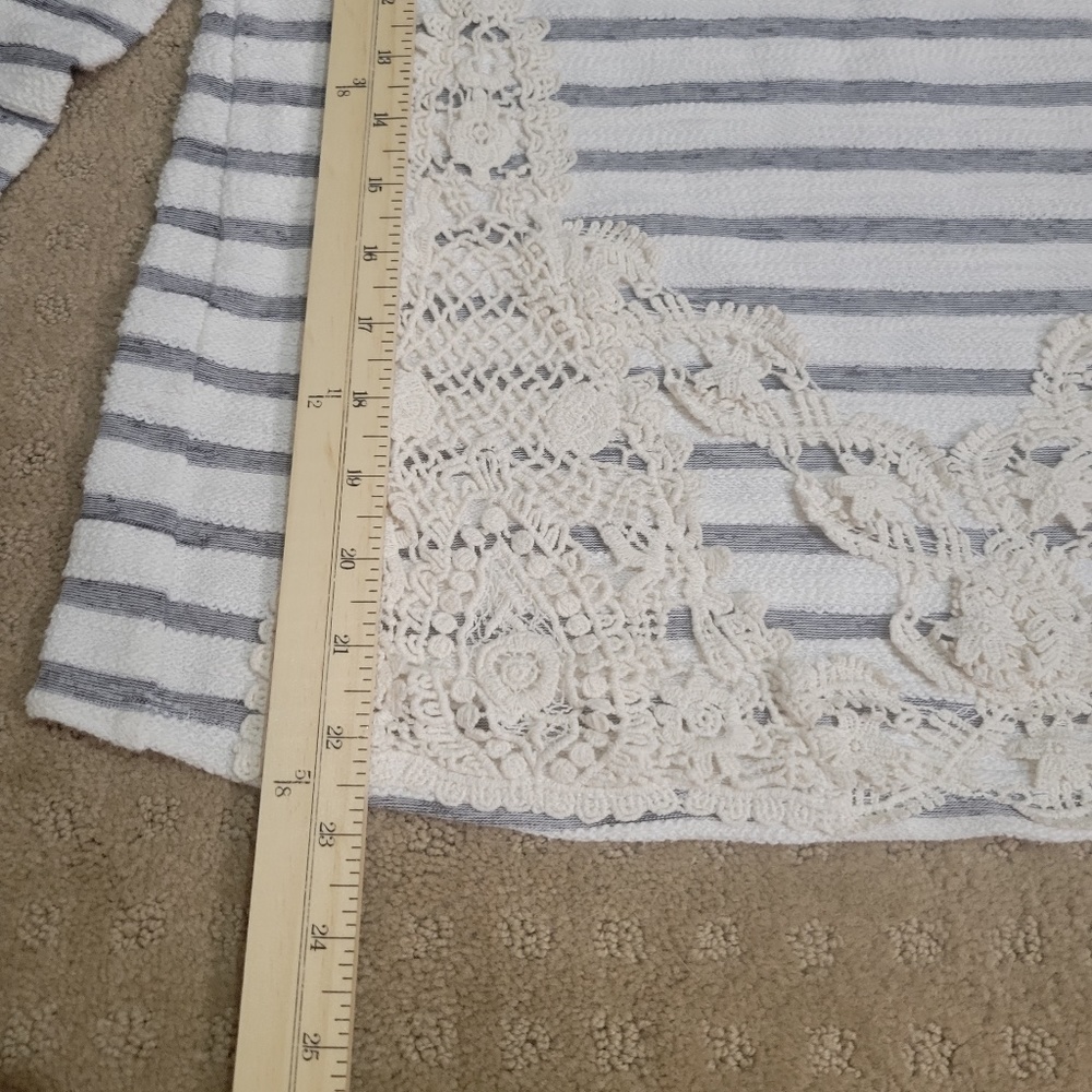 Cupio Women's Long Sleeve White Gray Striped Top with Lace Accent Size Medium - Picture 5 of 10